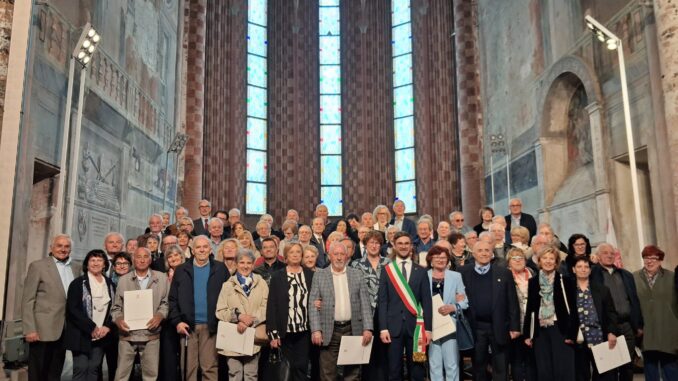 Alba celebra le nozze d’oro: 60 coppie festeggiano i 50 anni di matrimonio in Comune