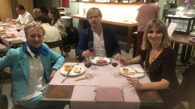 Un piccolo libro, un grande significato: la poesia unisce il Rotary