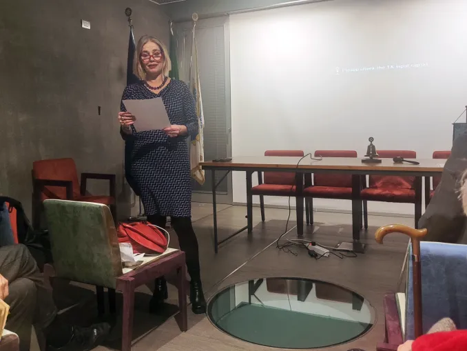 Un piccolo libro, un grande significato: la poesia unisce il Rotary 1