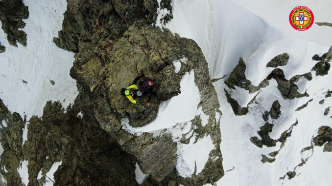 Crissolo: coppia bloccata in parete salvata dall’elisoccorso