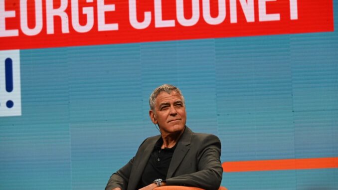 George Clooney a Cuneo: «Ragazzi, difendete la verità, aiutate i più deboli e non vivete nel rimpianto» 7