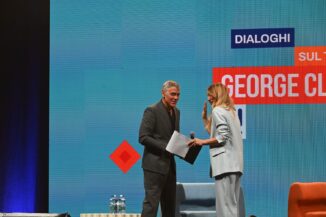 George Clooney a Cuneo: «Ragazzi, difendete la verità, aiutate i più deboli e non vivete nel rimpianto» 4