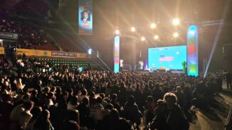 George Clooney a Cuneo: «Ragazzi, difendete la verità, aiutate i più deboli e non vivete nel rimpianto»