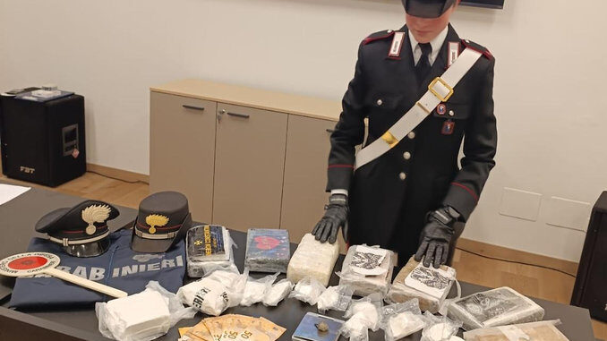 Tenevano la cocaina nascosta in un orto: