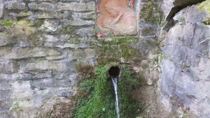 Domenica, a Trezzo, una camminata dal paese alla sorgente del Tinella