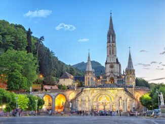 Lourdes: viaggio nella speranza tra fede e comunità