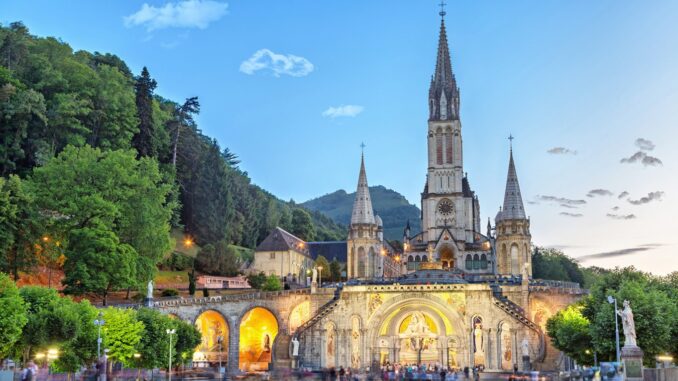 Lourdes: viaggio nella speranza tra fede e comunit&agrave;