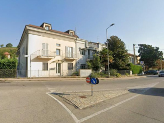 Corso Enotria / Palazzo storico troppo alto per essere venduto