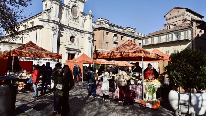 VINUM / In piazza Pertinace confermato il Mercato della terra