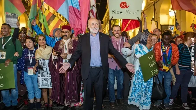 Addio a Carlo Petrini: saluti, ricordi e la commozione del mondo