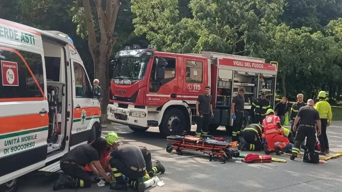 Donna e bambino investiti davanti alla caserma dei Vigili del fuoco di Asti, trasportati in ospedale a Torino