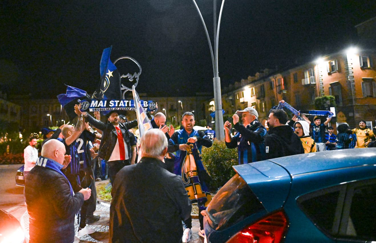 Scudetto all'Inter: anche ad Alba i tifosi sono scesi in piazza [foto e video]