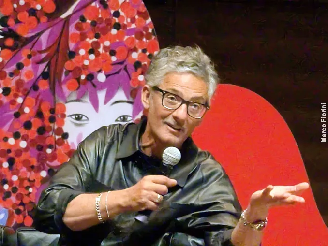Salone del libro: appalusi e risate per Fiorello e Aldo Grasso tra nostalgia della grande Tv e gag con la traduttrice Lis