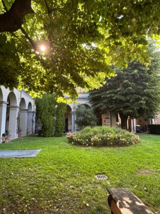 Tra microscopi e libri antichi: i tesori custoditi al liceo classico Govone di Alba 12