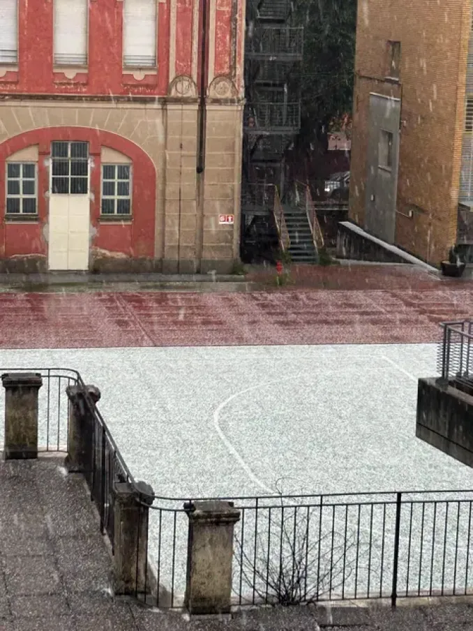 Forte temporale con vento e grandine su Alba 2