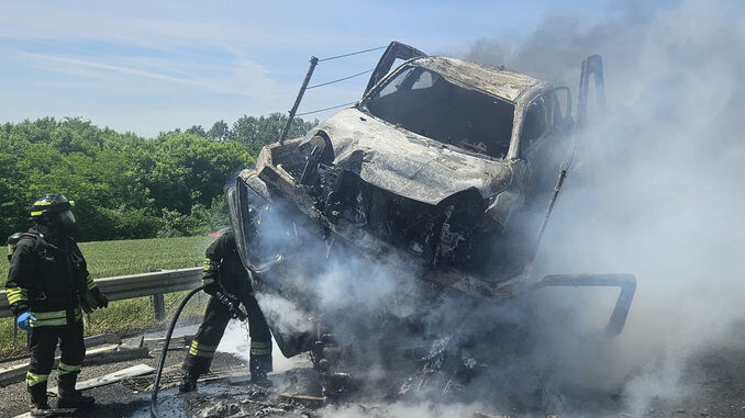 Grave incidente stradale sull'autostrada A21 tra due mezzi pesanti. Deceduto il conducente 1