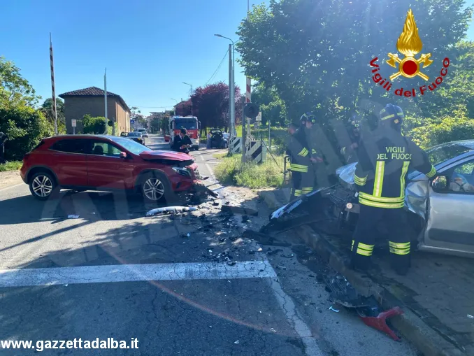 Due donne ferite nello scontro tra autovetture avvenuto a Castagnole Lanze 1