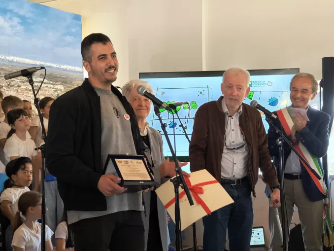 Salone del libro per ragazzi a Bra: consegnato a Mohammed Timraz il premio Beppe Manassero