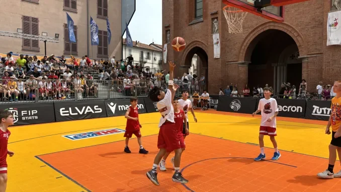 Streetbasket / Piazza Risorgimento ospita, dal 30 maggio al 1&deg; giugno, il torneo 3x3 Estathe