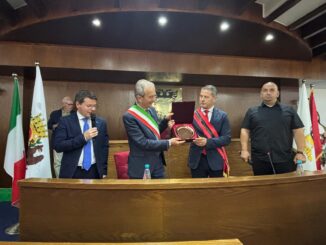 Bra e Lezh&euml; pi&ugrave; vicine: firmato il gemellaggio