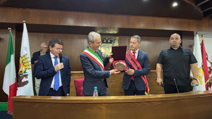 Bra e Lezh&euml; pi&ugrave; vicine: firmato il gemellaggio