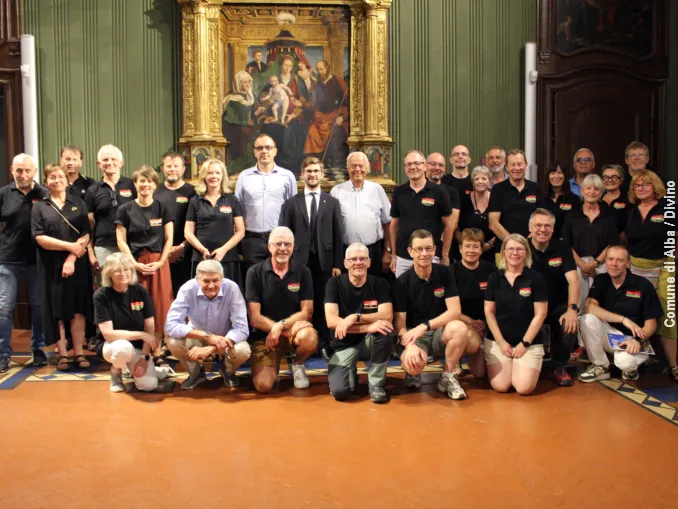 Alba: accolti in Municipio il Junger Kammerchor di B&ouml;blingen e i cicloturisti di Arlon 3