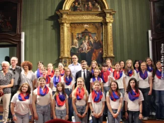 Alba: accolti in Municipio il Junger Kammerchor di B&ouml;blingen e i cicloturisti di Arlon 1