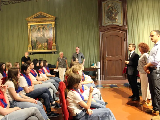 Alba: accolti in Municipio il Junger Kammerchor di B&ouml;blingen e i cicloturisti di Arlon