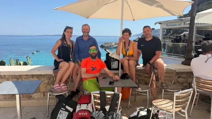 Il cheraschese Elio Sicca partecipa alla staffetta di nuoto attorno all'isola di Levanzo