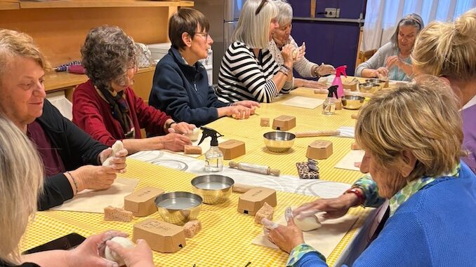 Alba: conclusi i laboratori creativi e di bricolage nei Centri di Incontro cittadini