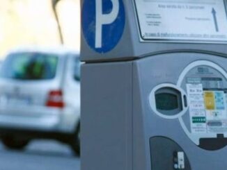 A Bra due sabati di parcheggi blu gratuiti per i saldi estivi