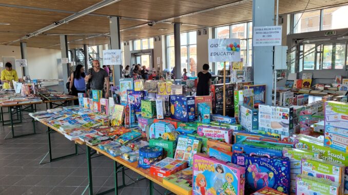 Bra, il salone del libro diffuso porta gli autori nei bar della città 2