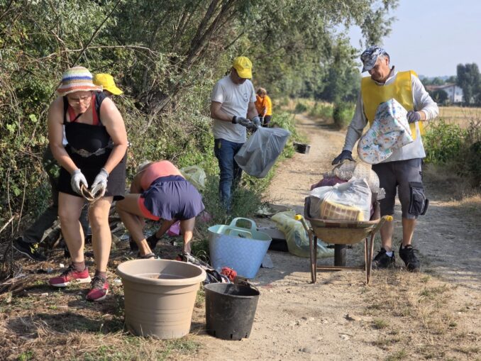 Bra, volontari contro il degrado: rimossa oltre una tonnellata di rifiuti in poche ore 2