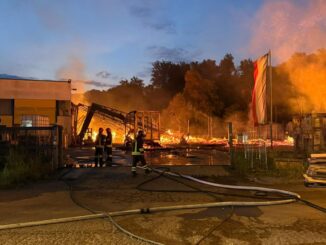 Un vasto incendio a 1