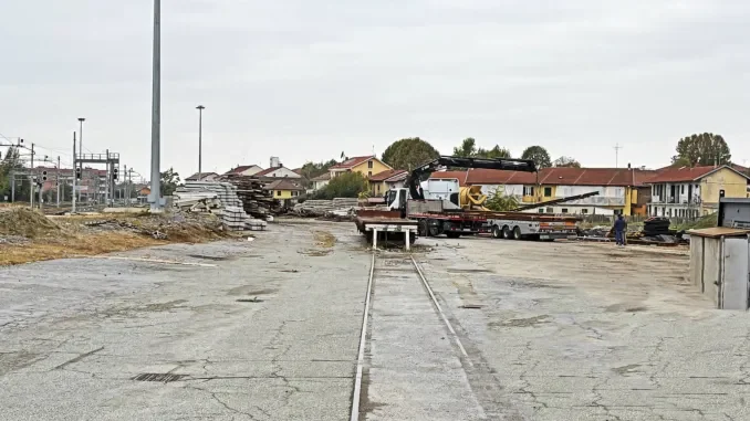 Lo scalo merci di Bra ora &egrave; comunale: ospiter&agrave; 350 auto e aree verdi