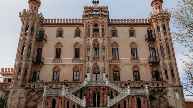 Nas-cëttaland: Novello celebra il suo bianco identitario