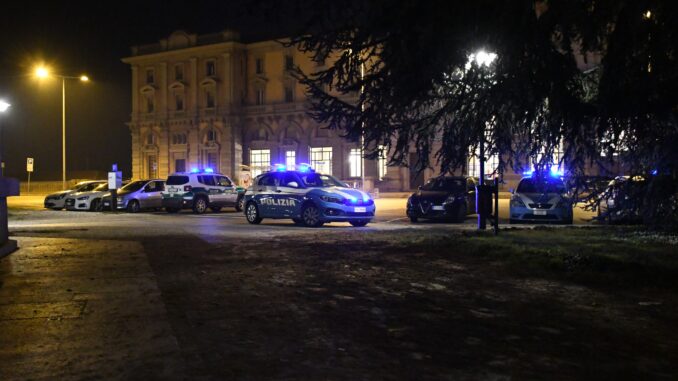 Controlli straordinari a Cuneo: la Polizia identifica 295 persone e controlla 59 veicoli