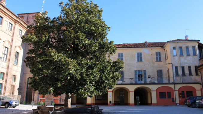Riapre a tempo pieno il parcheggio nel cortile delle scuole “Maschili”