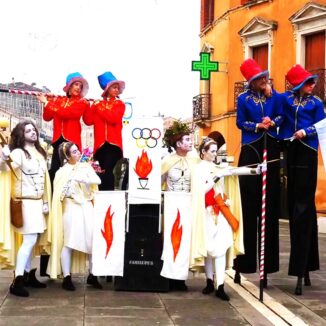 Artisti al lavoro, oggi e domani Alba è nelle mani dei Familupi’s