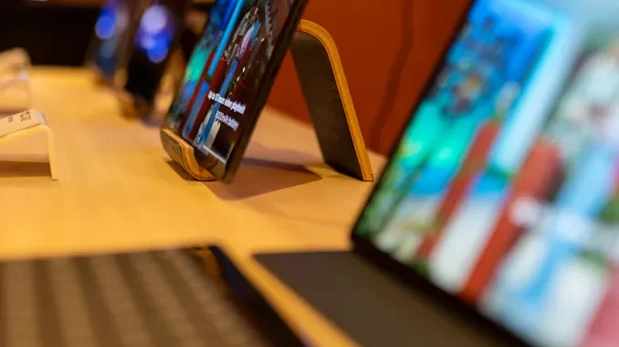 Furto alla scuola di Ceresole, sottratti computer portatili e tablet