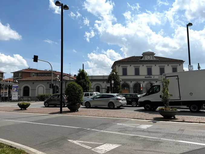 Il semaforo di piazza Roma a Bra causa code e lunghe attese, l'opposizione chiede di spegnerlo 1