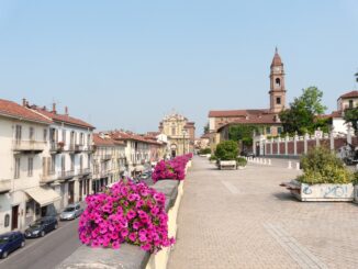 A Bra Ferragosto &egrave; all'insegna delle multivisioni e del ballo