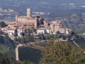 La vita culturale anima Castiglione Falletto con la mostra "Donne spettinate" e gli appuntamenti della bibilioteca civica