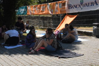 Collisioni / Giovani sfidano il caldo in attesa dell'apertura dei cancelli