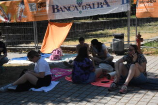 Collisioni / Giovani sfidano il caldo in attesa dell'apertura dei cancelli 1
