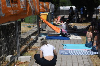 Collisioni / Giovani sfidano il caldo in attesa dell'apertura dei cancelli 3