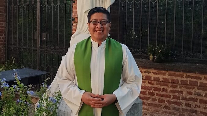 Dal Messico a Bra: don Jesus porta il suo sorriso al santuario della Madonna dei fiori