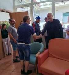 Eugenio Finardi sorprende gli ospiti della &ldquo;Dolcetti&rdquo; di Cerretto Langhe