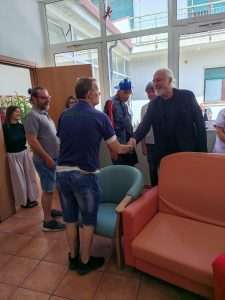 Eugenio Finardi sorprende gli ospiti della &ldquo;Dolcetti&rdquo; di Cerretto Langhe