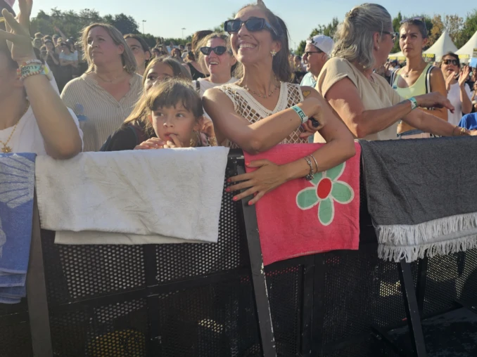 Collisioni / Giovani sfidano il caldo in attesa dell'apertura dei cancelli 8